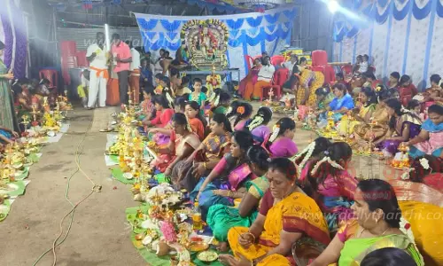 ஓசூர் முத்துமாரியம்மன் கோவிலில் திருவிளக்கு பூஜை ஓசூர் முத்துமாரியம்மன் கோவிலில் திருவிளக்கு பூஜை