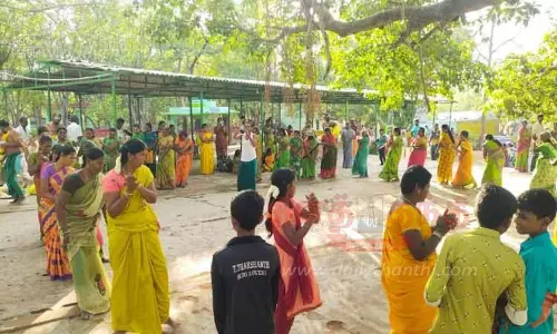 மழை வேண்டி கும்மி அடித்து வழிபாடு நடத்திய பெண்கள்