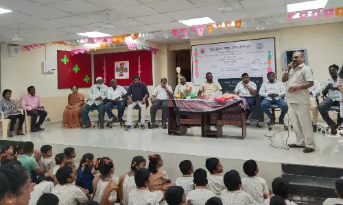 கட்டிட பணியால் மாற்றப்பட்ட நிலையில் மீண்டும் பழைய பள்ளிக்கு திரும்பிய தமிழ் மாணவர்கள் கட்டிட பணியால் மாற்றப்பட்ட நிலையில் மீண்டும் பழைய பள்ளிக்கு திரும்பிய தமிழ் மாணவர்கள்