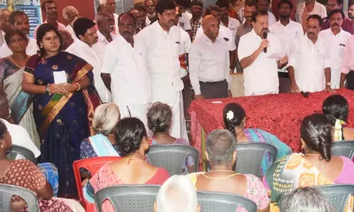 முகையூர் ஒன்றியத்தில்கலைஞர் மகளிர் உரிமை திட்ட விண்ணப்பங்கள் பதிவு செய்யும் முகாம்அமைச்சர் பொன்முடி ஆய்வு