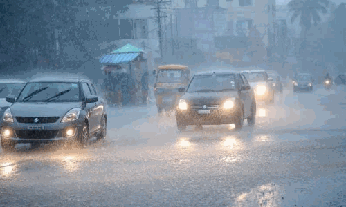 திருக்கோவிலூர் நகரில் வெளுத்து வாங்கிய மழைசாலைகளில் தேங்கிய தண்ணீரால் வாகன ஓட்டிகள் அவதி திருக்கோவிலூர் நகரில் வெளுத்து வாங்கிய மழைசாலைகளில் தேங்கிய தண்ணீரால் வாகன ஓட்டிகள் அவதி