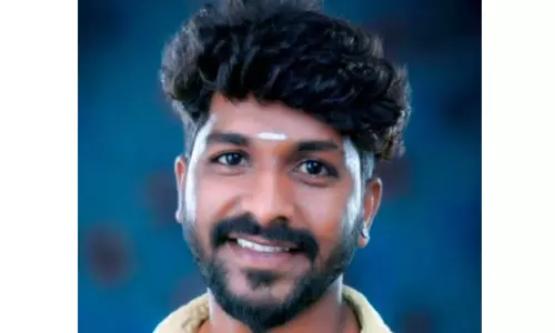 வீட்டின் சுவர் மீது மோட்டார் சைக்கிள் மோதி வாலிபர் பலி