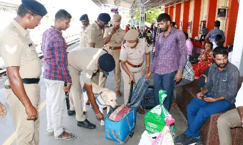 விழுப்புரம் ரெயில் நிலையத்தில் பலத்த போலீஸ் பாதுகாப்பு