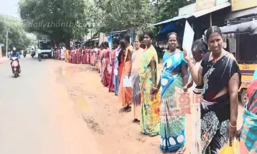 தேவகோட்டையில் மனித சங்கிலி போராட்டம்