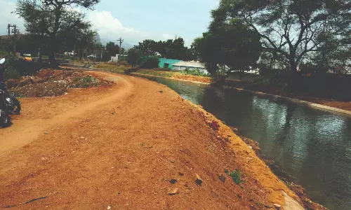 அமராவதி பிரதான கால்வாயின் பாதுகாப்பு கருதி பக்கவாட்டு தடுப்பு அமராவதி பிரதான கால்வாயின் பாதுகாப்பு கருதி பக்கவாட்டு தடுப்பு