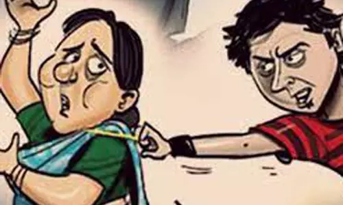 கோவிலுக்கு வந்த பெண்ணிடம் நகை பறிப்பு