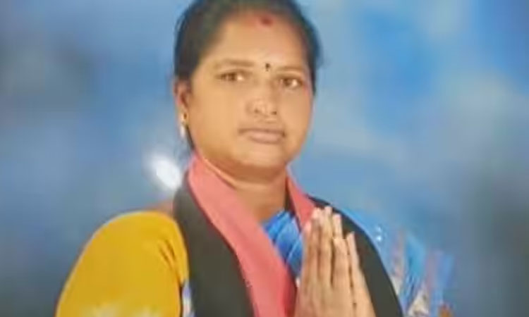 கோவையில் வீடு புகுந்து தி.மு.க. பெண் கவுன்சிலருக்கு அரிவாள் வெட்டு!!!