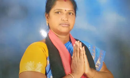 தி.மு.க. பெண் கவுன்சிலருக்கு அரிவாள் வெட்டு