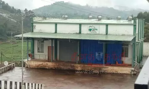 அறுவடை செய்த கேரட்டை கழுவ முடியாமல் விவசாயிகள் பாதிப்பு