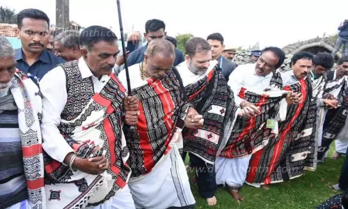பழங்குடியின மக்களுடன் நடனமாடிய ராகுல்காந்தி