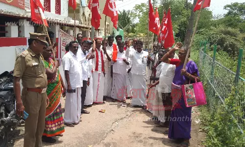 தமிழகத்துக்கு உரிய காவிரி நீரை மத்திய அரசு பெற்றுத்தர வலியுறுத்தி போராட்டம்