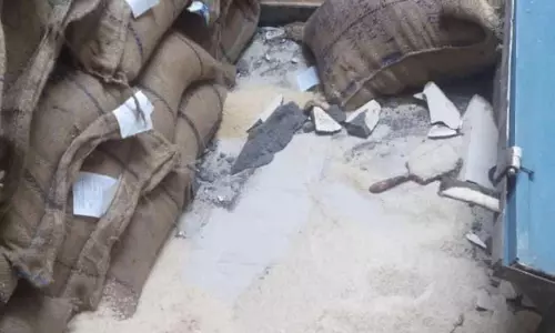 ரேஷன் கடையை உடைத்து அரிசி,சர்க்கரையை தின்று சேதப்படுத்திய காட்டு யானைகள்