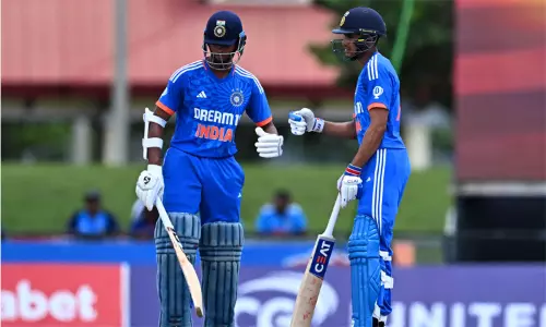 ஜெய்ஸ்வால், சுப்மன் கில் அதிரடி: 9 விக்கெட்டுகள் வித்தியாசத்தில் இந்திய அணி அபார வெற்றி