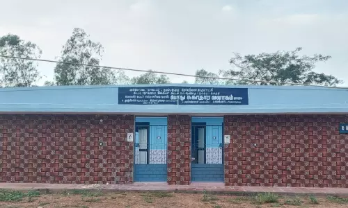 பயன்பாடற்று கிடக்கும் சுகாதார வளாகம்