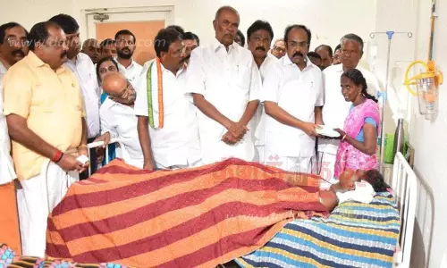 அரிவாள் வெட்டில் காயமடைந்த பிளஸ்-2 மாணவரின் குடும்பத்தினருக்கு முதல்-அமைச்சர் மு.க.ஸ்டாலின் ஆறுதல்