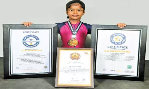 கும்மிடிப்பூண்டியில் 7 வயது சிறுமி யோகாவில் சாதனை