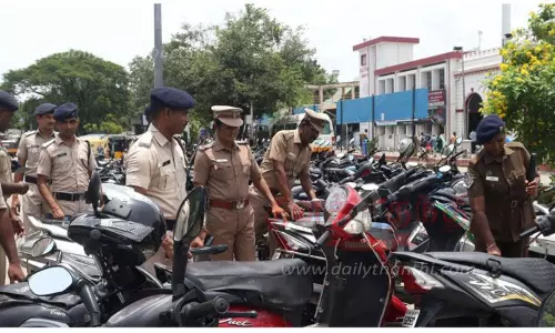 மாவட்டம் முழுவதும் பாதுகாப்பு பணியில் 1,000 போலீசார்