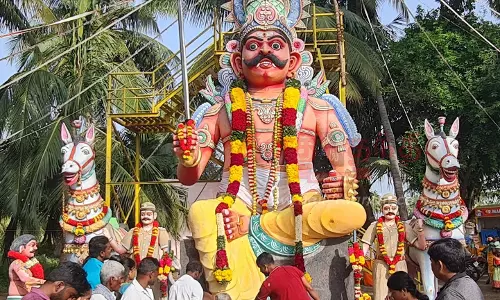 காவேரிப்பட்டணம் அருகேமுனியப்பன் கோவில் திருவிழா காவேரிப்பட்டணம் அருகேமுனியப்பன் கோவில் திருவிழா