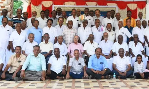 முன்னாள் மாணவர்கள் சந்திப்பு