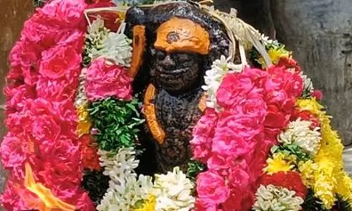 கிடா வெட்டி பக்தர்கள் வழிபாடு