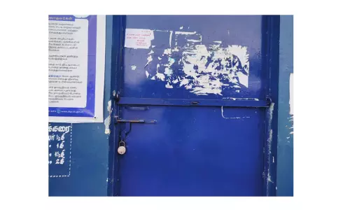 கோத்தகிரி அருகே முன்அறிவிப்பு இன்றி ரேஷன் கடை மூடல்; பொருட்களை வாங்க வந்த பொதுமக்கள் ஏமாற்றம் கோத்தகிரி அருகே முன்அறிவிப்பு இன்றி ரேஷன் கடை மூடல்; பொருட்களை வாங்க வந்த பொதுமக்கள் ஏமாற்றம்