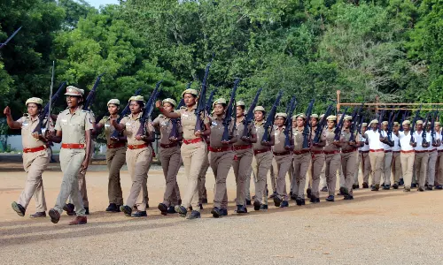 விழுப்புரத்தில் போலீசார் அணிவகுப்பு ஒத்திகை