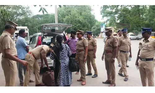 அரக்கோணம் ரெயில் நிலையத்தில் தீவிர சோதனை