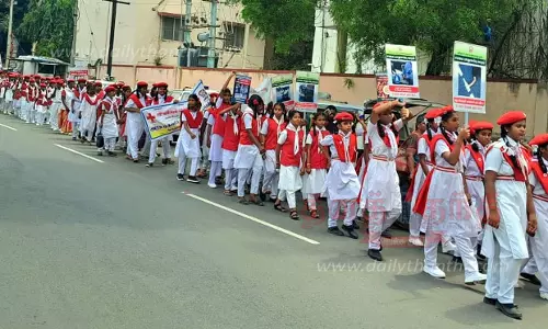 சாலை பாதுகாப்பு விழிப்புணர்வு ஊர்வலம் சாலை பாதுகாப்பு விழிப்புணர்வு ஊர்வலம்