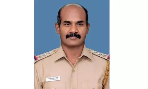 புதுக்கோட்டை இன்ஸ்பெக்டருக்கு உள்துறை மந்திரியின் பதக்கம் புதுக்கோட்டை இன்ஸ்பெக்டருக்கு உள்துறை மந்திரியின் பதக்கம்