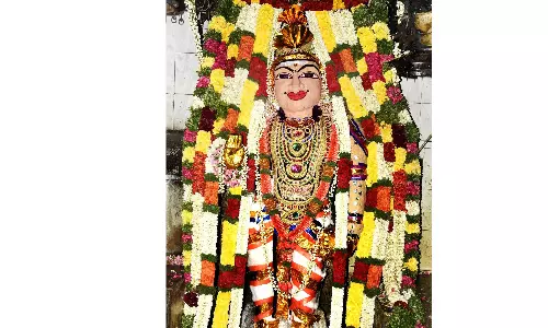 சந்தன காப்பு அலங்காரத்தில் முனீஸ்வரர்