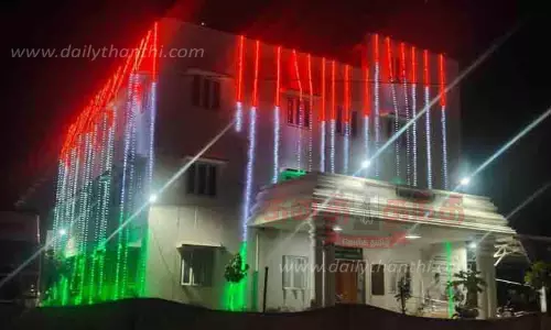 மின்னொளியில் மாநகராட்சி அலுவலகம் மின்னொளியில் மாநகராட்சி அலுவலகம்