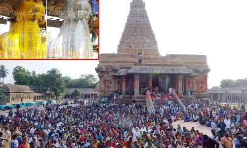 தஞ்சை பெரிய கோவிலில் பிரதோஷ வழிபாடு தஞ்சை பெரிய கோவிலில் பிரதோஷ வழிபாடு