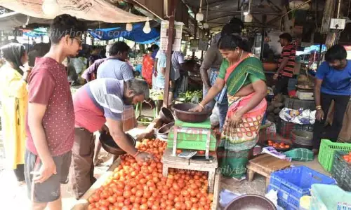 வரத்து அதிகரித்ததால் ஈரோட்டில் காய்கறி விலை குறைந்தது
