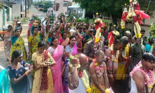 ஈரோடு வைராபாளையம் கருப்பண்ணசாமி கோவிலில் திருவிழா ஈரோடு வைராபாளையம் கருப்பண்ணசாமி கோவிலில் திருவிழா