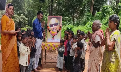 கலைஞா் நூற்றாண்டு விழா:அரசு பள்ளியில் மாணவர்களுக்கு சர்க்கரை பொங்கல் கலைஞா் நூற்றாண்டு விழா:அரசு பள்ளியில் மாணவர்களுக்கு சர்க்கரை பொங்கல்