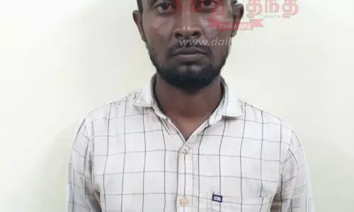 செல்போனில் படம் எடுத்துஇளம்பெண்களை ஆபாசமாக சித்தரித்து பதிவிட்டவர் கைது செல்போனில் படம் எடுத்துஇளம்பெண்களை ஆபாசமாக சித்தரித்து பதிவிட்டவர் கைது