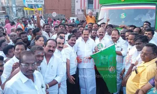 அ.தி.மு.க. பொன்விழா மாநாடு பிரசார வாகனத்திற்கு உற்சாக வரவேற்பு