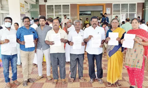 போலி பத்திரம் மூலம் மோசடி புகார்