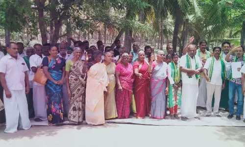 விவசாயிகள் காத்திருப்பு போராட்டம்