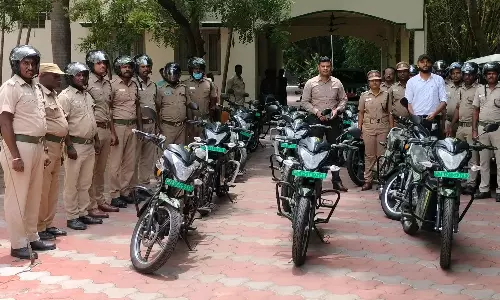 வனத்துறையினருக்கு மின்சார இருசக்கர வாகனங்கள்