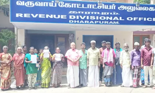 பாதை ஆக்கிரமிப்பை அகற்றக்கோரி ஆர்.டி.ஓ. விடம் பொதுமக்கள் மனு