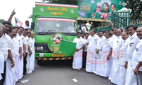 தர்மபுரியில்அ.தி.மு.க. பொன்விழா மாநாடு பிரசார வாகனம்முன்னாள் அமைச்சர் கே.பி.அன்பழகன் தொடங்கி வைத்தார்