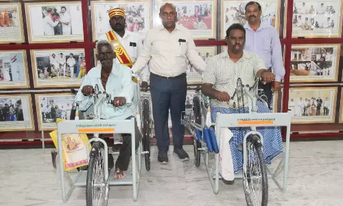 மாற்றுத்திறனாளிகளுக்கு 3 சக்கர சைக்கிள்