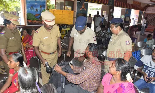 மயிலாடுதுறை ரயில் நிலையத்தில் போலீசார் தீவிர சோதனை