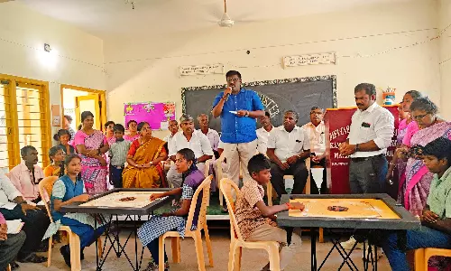 மெய்யப்பா வள்ளியம்மை காஞ்சி சங்கரா வித்யாலயா பள்ளியில் கேரம் போட்டி மெய்யப்பா வள்ளியம்மை காஞ்சி சங்கரா வித்யாலயா பள்ளியில் கேரம் போட்டி