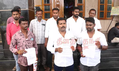 அதிக பாரம் ஏற்றி வரும் வாகனங்களை இயக்க தடை விதிக்க வேண்டும்