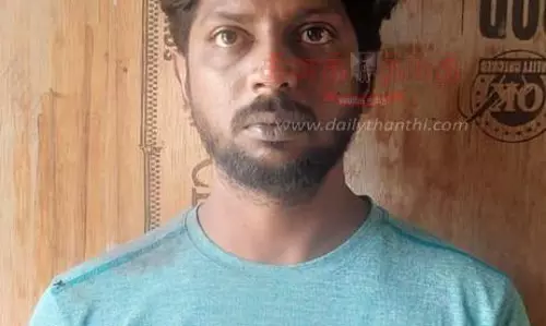 தாயை கத்தியால் குத்திய வாலிபர் கைது