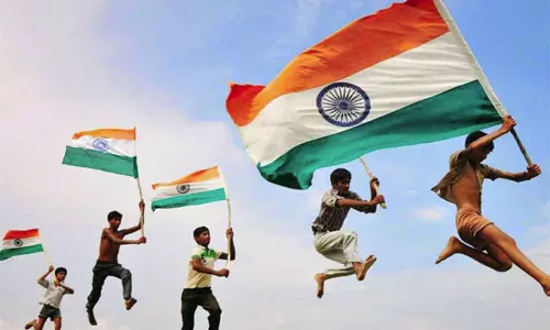 சுதந்திர தின விழா: அரசியல் கட்சி தலைவர்கள் வாழ்த்து