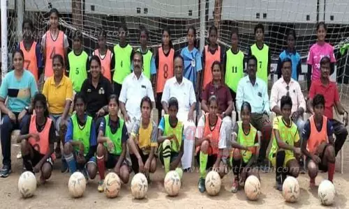 மாநில மகளிர் கால்பந்து அணிக்கு ஈரோட்டில் வீராங்கனைகள் தேர்வு மாநில மகளிர் கால்பந்து அணிக்கு ஈரோட்டில் வீராங்கனைகள் தேர்வு