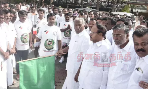 மதுரையில் 20-ந்தேதி அ.தி.மு.க. எழுச்சி மாநாடு:ஓசூரில் இருந்து வெற்றி ஜோதி தொடர் ஓட்டம்கே.பி.முனுசாமி எம்.எல்.ஏ. தொடங்கி வைத்தார் மதுரையில் 20-ந்தேதி அ.தி.மு.க. எழுச்சி மாநாடு:ஓசூரில் இருந்து வெற்றி ஜோதி தொடர் ஓட்டம்கே.பி.முனுசாமி எம்.எல்.ஏ. தொடங்கி வைத்தார்